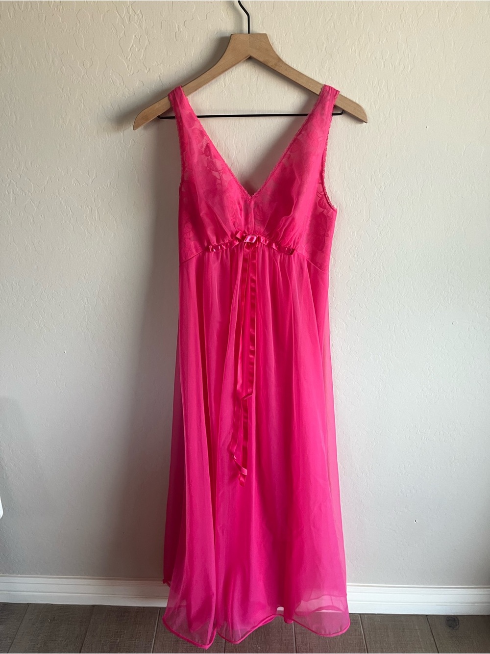 VTG 32 Vanity Fair Pink Glamour Sheer Floral Overlay Chiffon Nylon Nightgown